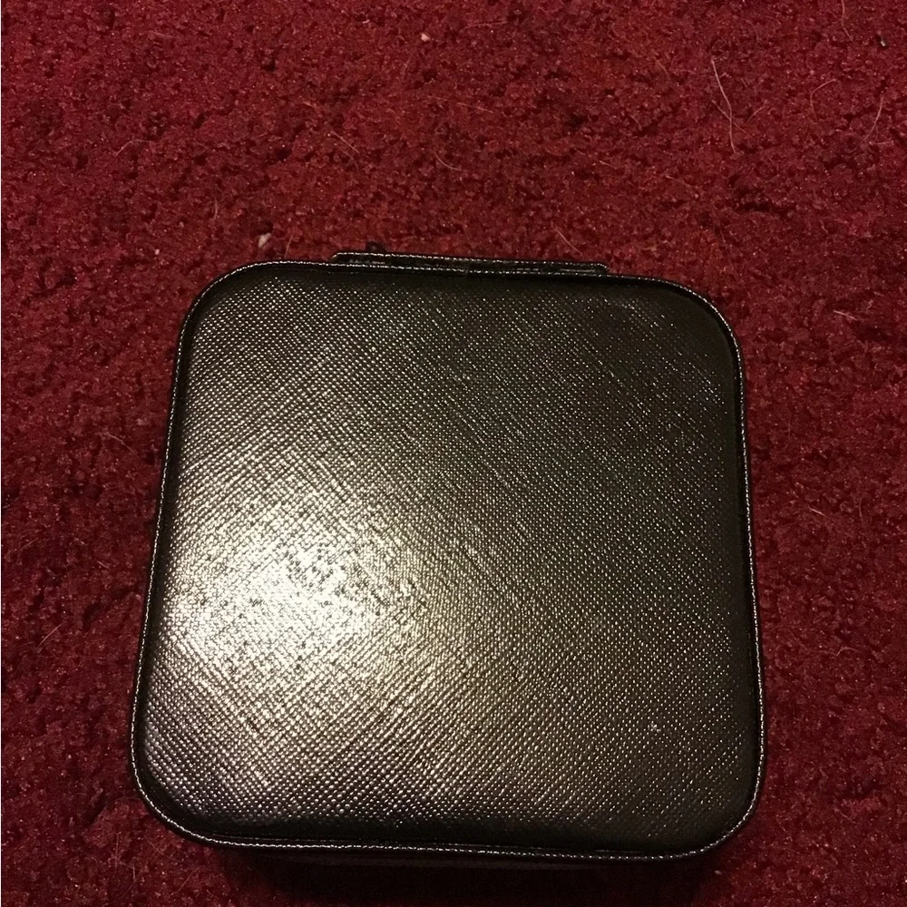 FRENCH CONNECTION BLACK LEATHER TRAVEL JEWELRY CASE